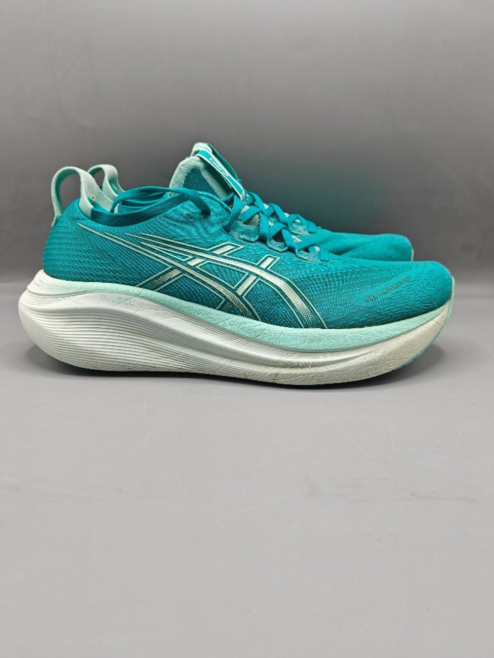 ASICS Gel-Nimbus 27 Teal Mint Running Shoes 1012B753 Women's Size 10.5 Pre-Owned